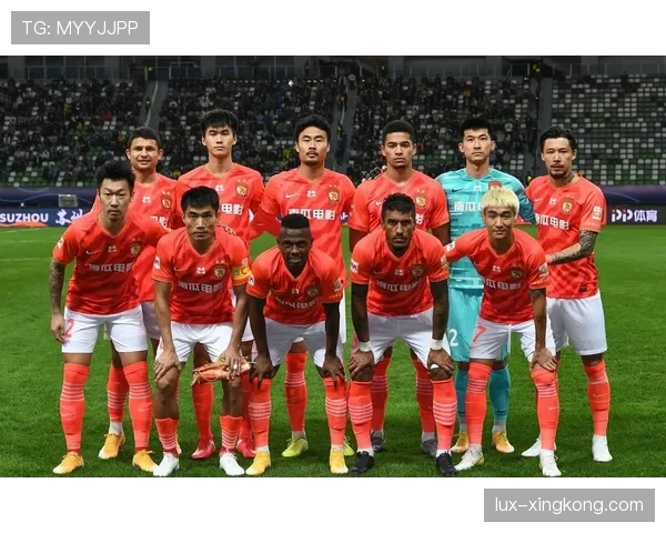 广州足球俱乐部联赛上半程表现平稳，阵容调整效果仍需观察